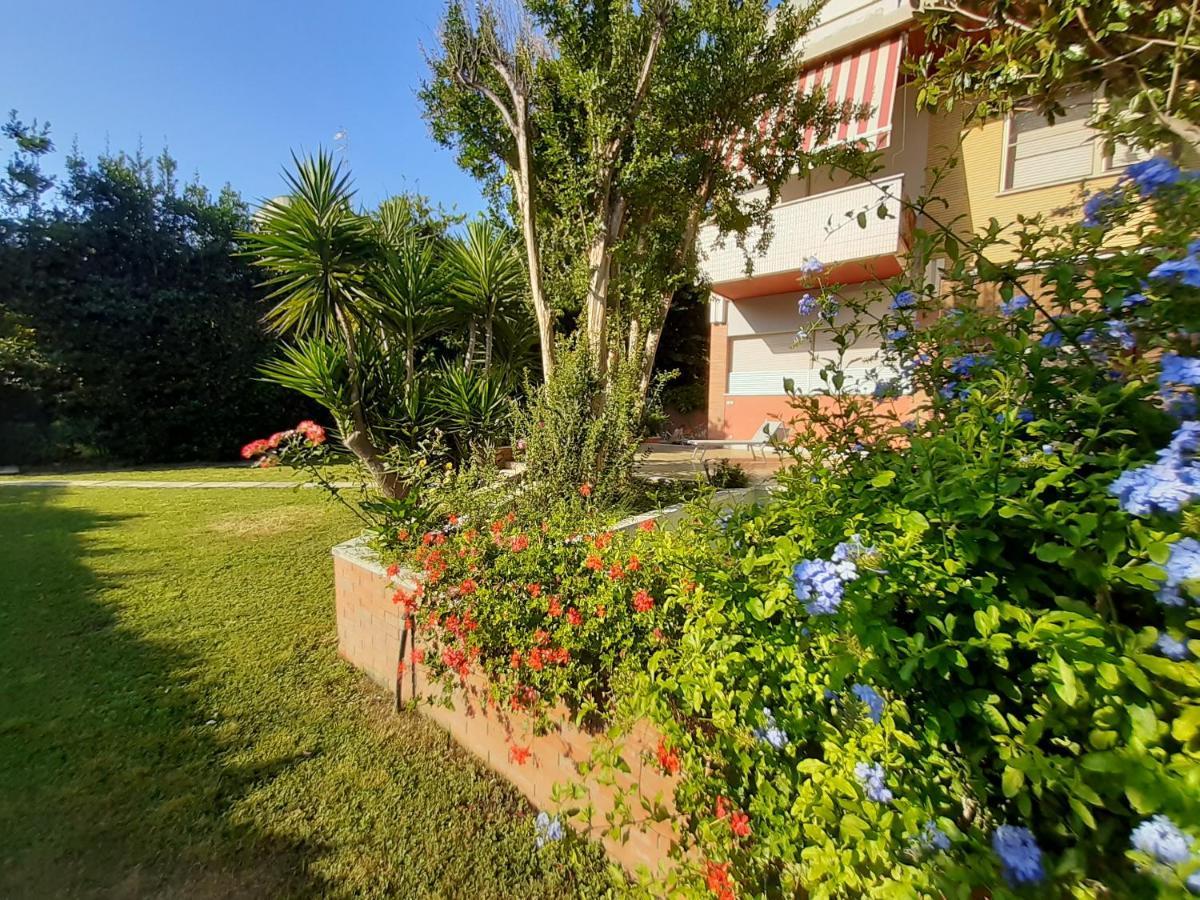 La Gran Dama Acomodação com café da manhã Roseto Degli Abruzzi Exterior foto