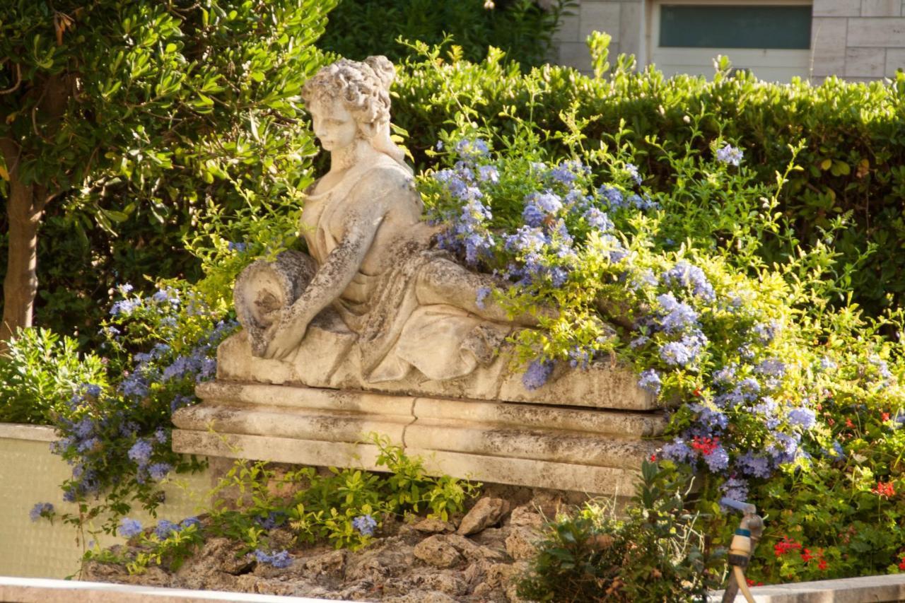 La Gran Dama Acomodação com café da manhã Roseto Degli Abruzzi Exterior foto